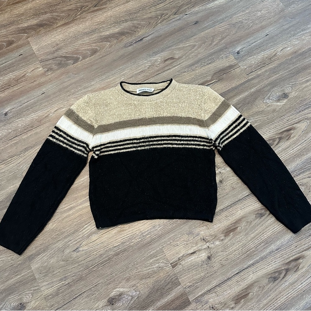Private eye Black, Tan, Brown and white sweater